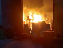 Gudang di Tegal Alur Jakbar Kebakaran