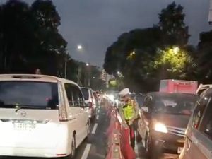Ada Proyek Galian, Jalan Layang Antasari Arah Cipete Macet Malam Ini