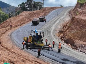 Apa Kabar Proyek Trans Papua 50 Km? Begini Progresnya