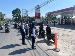 Warga Masih Sulit Cari BBM, Pemkab Kobar Kerahkan Dishub-Satpol PP Awasi SPBU