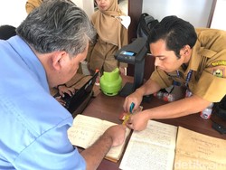 Sejumlah Naskah Kuno Milik Warga Tumang Boyolali Didigitalisasi