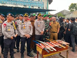 Brimob Polda Metro Tangkap 6 Orang Mau Tawuran di Tangsel, 9 Sajam Disita