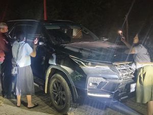 Sekda Konsel Tabrak Adiknya Saat Digerebek Bareng Wanita Lain dalam Mobil