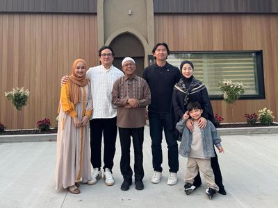 Bahagia Tengku Firmansyah Masjid Pertama Edmonton Berdiri, Nikita Willy Datang