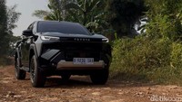 Jajal Toyota Hilux Terbaru di Habitat Aslinya