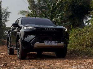 Jajal Toyota Hilux Terbaru di Habitat Aslinya