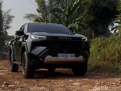 Jajal Toyota Hilux Terbaru di Habitat Aslinya