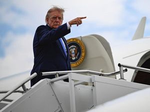 Trump Menepis Kabar Amunisi AS Menipis