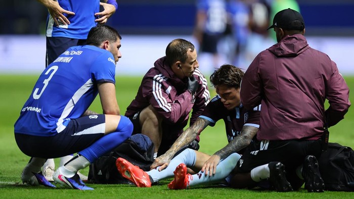 PATHUM THANI, THAILAND - AUGUST 04: Alejandro Garnacho of Aston Villa receives medical treatment after going down with an injury during the pre-season friendly match between Aston Villa and BG Pathum United at BG Stadium on August 04, 2026 in Pathum 