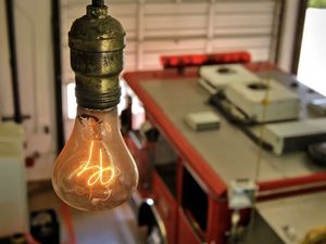 Misteri Bola Lampu Menyala 125 Tahun, Bukti Teori Konspirasi?