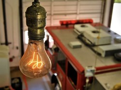 Misteri Bola Lampu Menyala 125 Tahun, Bukti Teori Konspirasi?