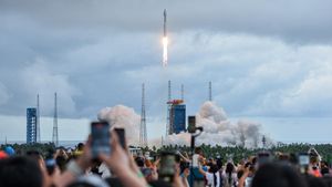 China Tambah Jaringan Satelit Internet Lewat Peluncuran Long March-8A