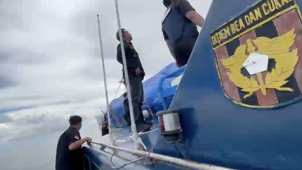 Direktorat Jenderal Bea dan Cukai (DJBC) keberhasil menggagalkan upaya penyelundupan 99,5 ton rotan utuh nan diduga bakal diekspor secara terlarangan ke Tawau, Malaysia. (Dok. Direktorat Jenderal Bea dan Cukai)