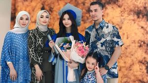 Obrolan Imel Putri dan Zaskia Gotik Saat Duduk Bareng Hadiri Kelulusan Anak