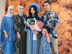 Obrolan Imel Putri dan Zaskia Gotik Saat Duduk Bareng Hadiri Kelulusan Anak