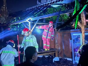 Bale Dangin Rumah di Denpasar Dilalap Api, Satu Orang Luka Bakar