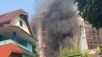 Gedung di Cikini Jakpus Terbakar, 18 Mobil Damkar Dikerahkan