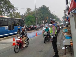 Ada Pengecoran Jalan, Jalan Raya Bogor Arah Pasar Rebo Jaktim Macet