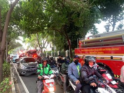 Kebakaran Gedung di Cikini Padam, Lalin Kembali Dibuka