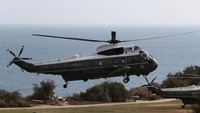 Tegang, Helikopter Trump Terlibat Insiden dengan Pesawat Komersial