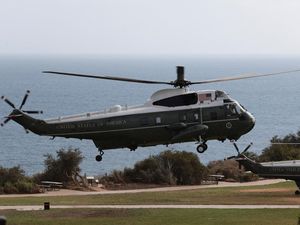 Tegang, Helikopter Trump Terlibat Insiden dengan Pesawat Komersial