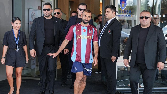 Mohamed Salah bakal pakai nomor 10 di Trabzonspor.