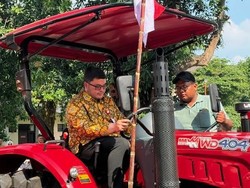 Dukung Produktivitas Petani, Mas Dhito Serahkan 216 Unit Alsintan-Irigasi