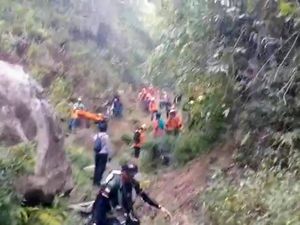 Setelah 13 Jam, 2 Jenazah Pendaki Gunung Piramid Akhirnya Dievakuasi