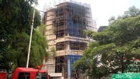 10 Pekerja yang Terjebak Dievakuasi dari Kebakaran Gedung di Cikini