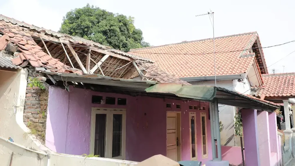Enam Bulan Terbengkalai Rumah Ini Akhirnya Bangkit