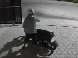 Maling Motor Terekam CCTV Saat Beraksi di Indekos Pinrang, Polisi Usut