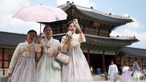 Suhu Ekstrem di Seoul Tak Surutkan Antusiasme Wisatawan
