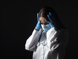 Viral Pasien BPJS Dibully, Kenapa Orang Lebih Julid di Medsos? Ini Kata Dokter Jiwa