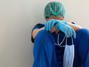 Polling: Dokter-Nakes Hina Pasien BPJS, Apa yang Salah?