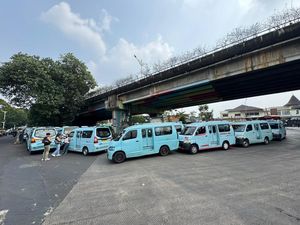 Pemprov DKI Kaji Rute Angkot JakLingko dan M44 Agar Tak Tumpang Tindih