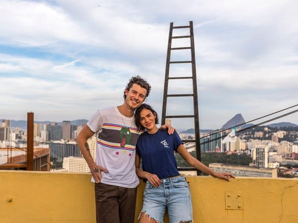 9 Potret Sosok Pacar Shawn Mendes yang Akhirnya Go Public, Eks Pacar Neymar