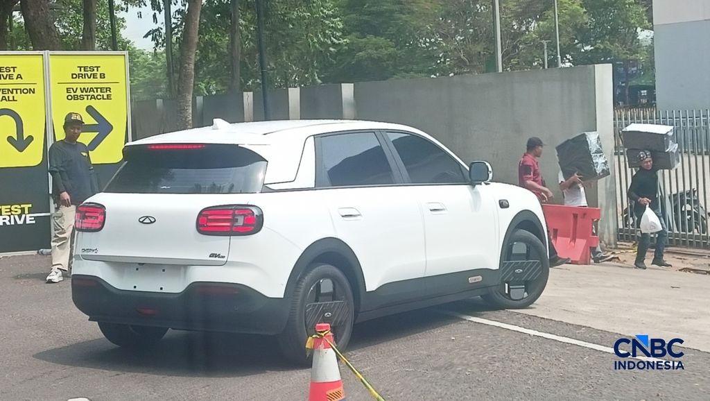 Chery Q menjalani test drive di area sekitaran ICE BSD saat event GIIAS 2026, Kamis (6/8/2026). (CNBC Indonesia/Ferry Sandi)