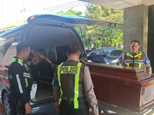 Polda Jatim Serahkan 5 Jenazah Korban Kebakaran KM Mutiara Sentosa 2