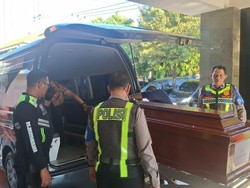 Polda Jatim Serahkan 5 Jenazah Korban Kebakaran KM Mutiara Sentosa 2