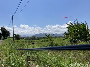 Kabel Menjuntai Bahayakan Warga di Klungkung, Sudah Lapor Belum Direspons