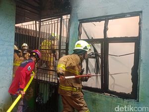Video: SDN Srengseng Sawah 04 Kebakaran, Barang di Gudang Ludes Tak Bersisa