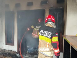 Cekcok Berujung Petaka, Istri di Bogor Bakar Baju Suami Malah Rumah Ludes