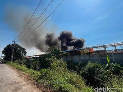 Kebakaran Pabrik Tisu di Mojokerto, Karyawan Dievakuasi
