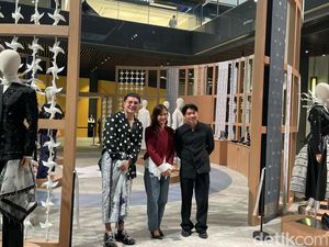 Wilsen Willim x Dian Sastrowardoyo Rilis Kebaya Modern, Terinspirasi Dasiyah