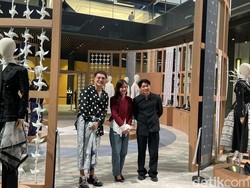 Wilsen Willim x Dian Sastrowardoyo Rilis Kebaya Modern, Terinspirasi Dasiyah