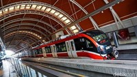 Naik LRT Jabodebek Cuma Bayar Rp 8