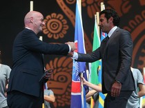 Figo Desak Infantino Mundur