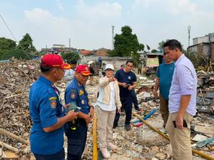 Penjaga hingga Pembuang Sampah di TPS Liar Jaktim Didenda Rp 5 Juta