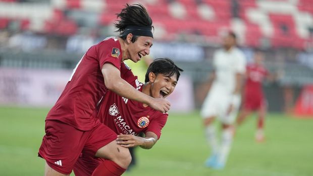 Persija Jakarta raih peringkat tiga Piala Presiden 2026 Pesepak bola Persija Jakarta dalam laga melawan pesepak bola Arema FC pada pertandingan perebutan peringkat ketiga Piala Presiden 2026 di Stadion Kapten I Wayan Dipta, Gianyar, Bali, Kamis (6/8/2026). Persija Jakarta meraih peringkat ketiga Piala Presiden 2026 setelah mengalahkan Arema FC dengan skor 3-1. (Dok. Persjia)