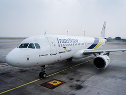 Pesawat Raksasa Airbus A380 Mendarat Perdana di Soetta